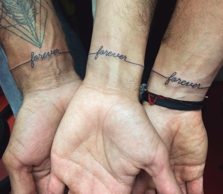armband tattoo vorlage schrifftzug bedeutung handgelenk männer