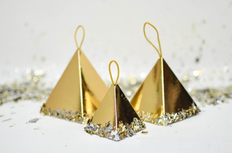 basteln mit golfolie weihnachtsornamente pyramide dekorieren