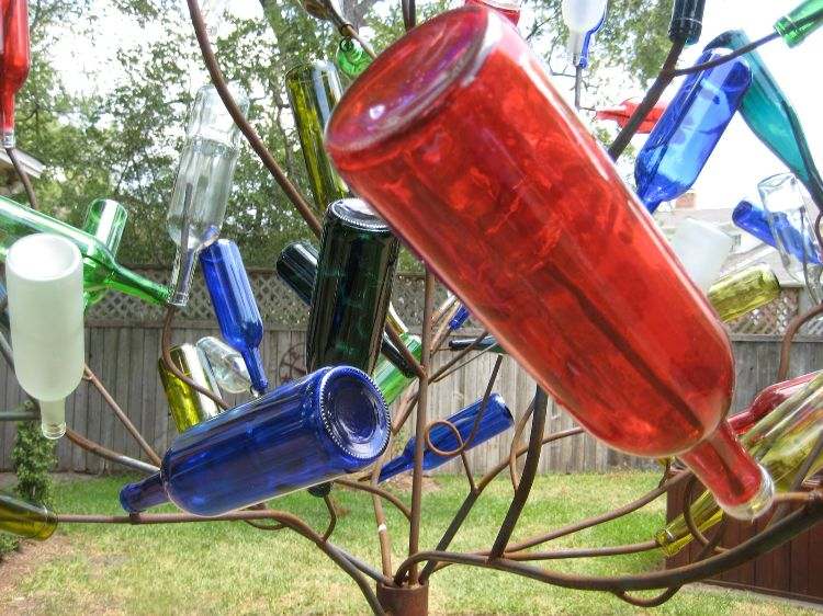 bewehrungsstahl kaufen moniereisen torstahl gartenzaun gartenkunst installation weinflaschen bunt kombinieren flaschenbaum