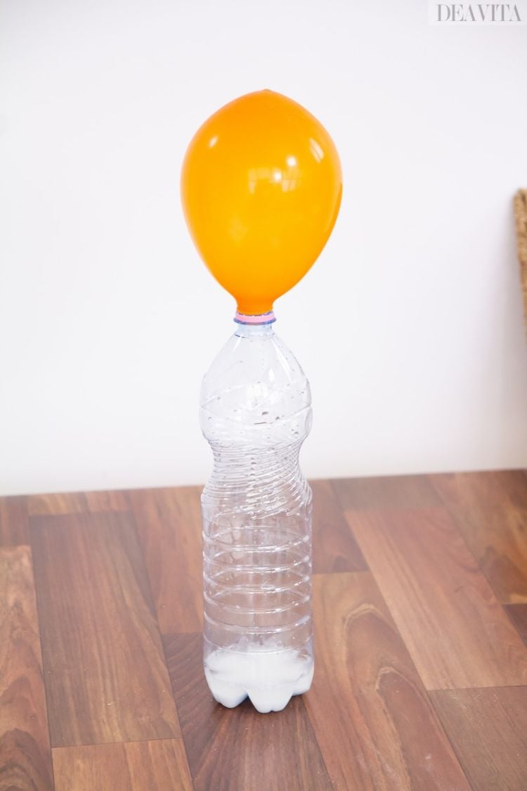 einfache experimente für kinder luftballons ohne luft aufblasen wasserflasche