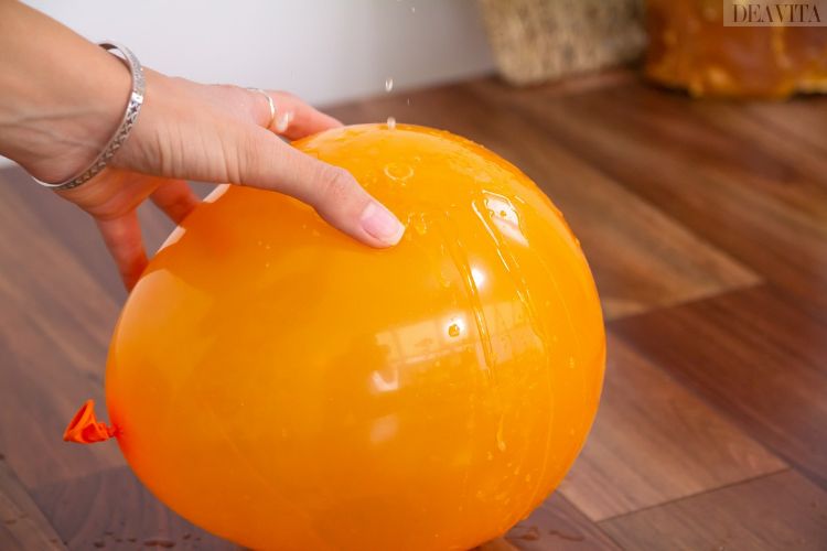 einfache experimente für kinder orange ballon zitrussaft auspressen
