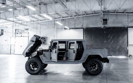 hummer h1 militär suv militärfahrzeug mil spec auto ausführung weiß neonlichter garage seitenansicht