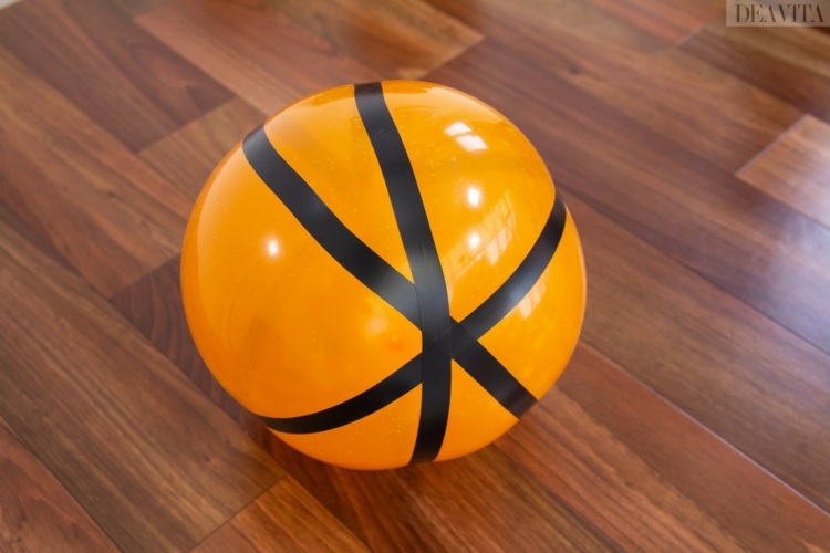 luftballon life hacks schwarzes klebeband streifen bekleben springball
