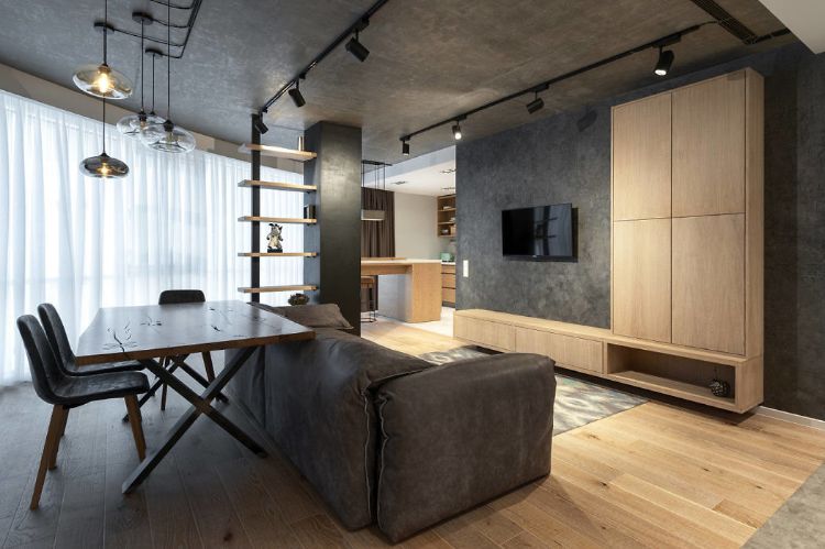 moderne familienwohnung zeitgenössisch wohnraum minimalistisch wohnzimmer sofa teppich rustikal hängeleuchte