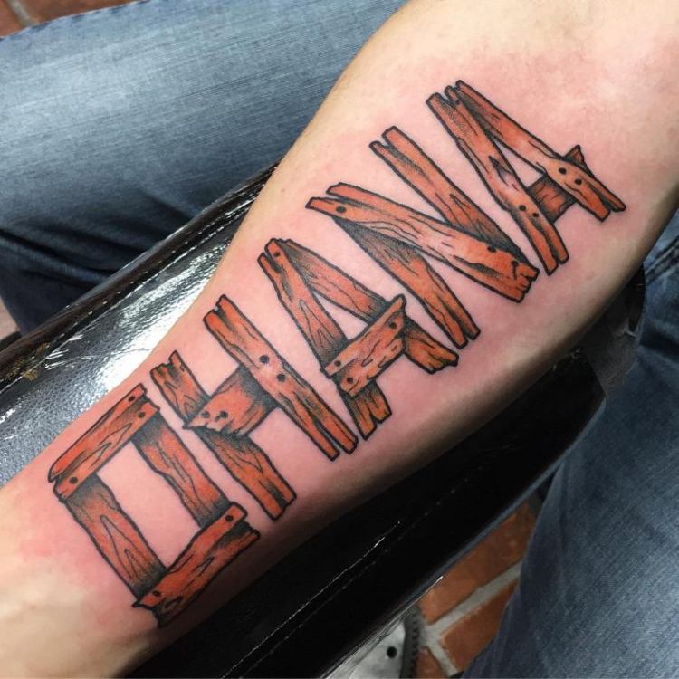 ohana tattoo holz schrift männer motive unterarm