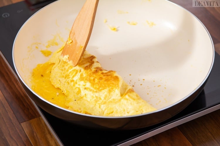 Omelett mit Käse fertig erkennen braun unten