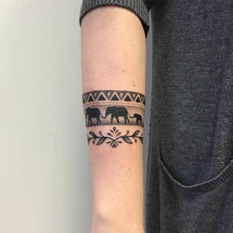 tattoo armband frau mandala elefant unterarm