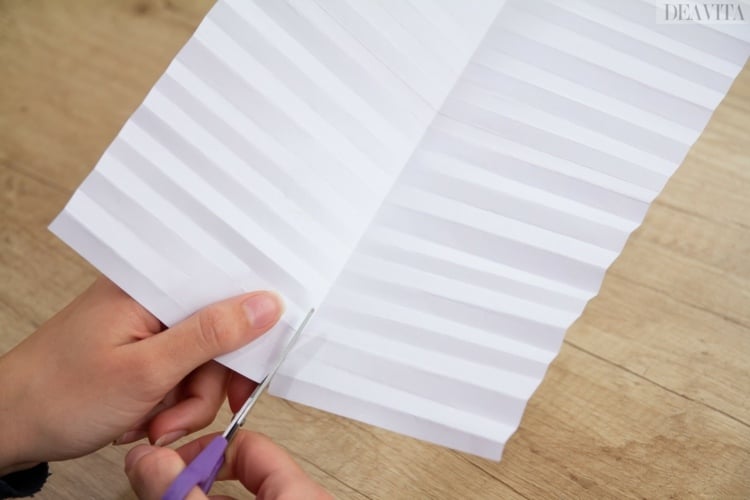 weihnachtsdeko aus papier basteln engel papier falten flügel formen
