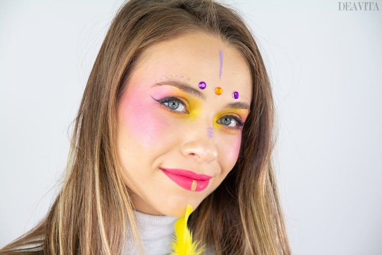 Fasching schminken bunte Idee Frau Ethno-Look Tribal Prinzessin