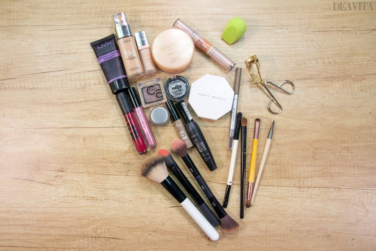 Make-up-Produkte und Schminktools zum Nachschminken