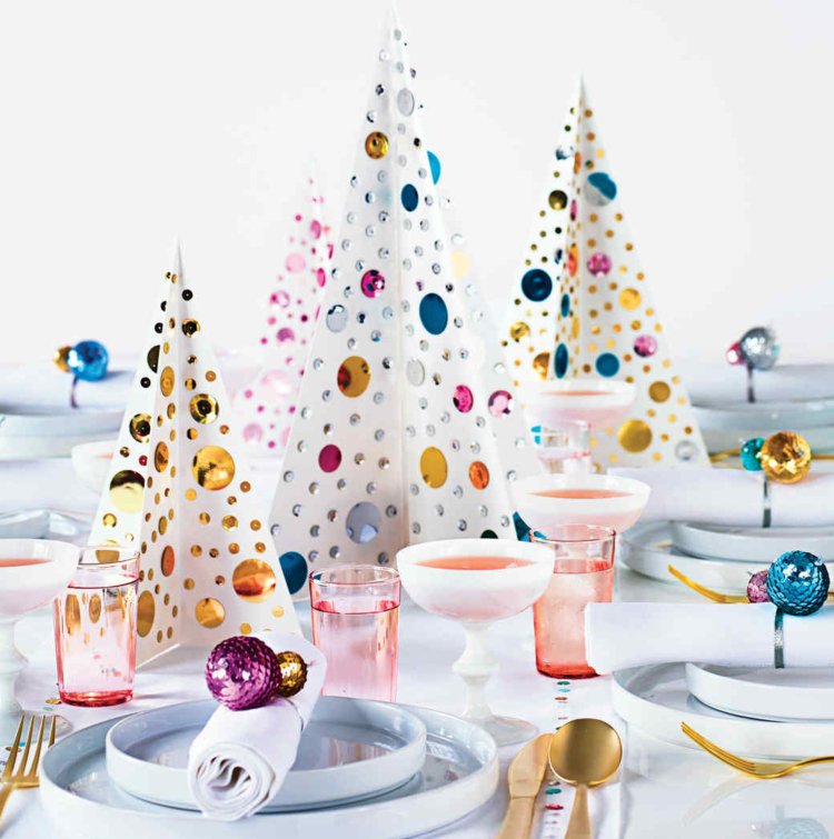 Raumduft selber machen Weihnachtsdeko für den Tisch basteln glitzersteine origami weihnachtsbaum