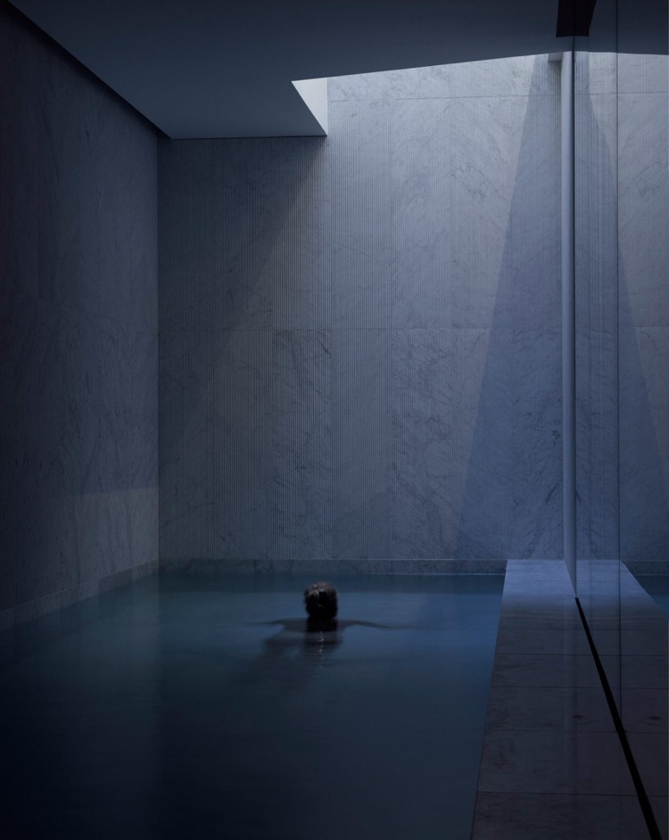 Schwimmbad im Keller des Hauses Carrara Marmor Oberlicht