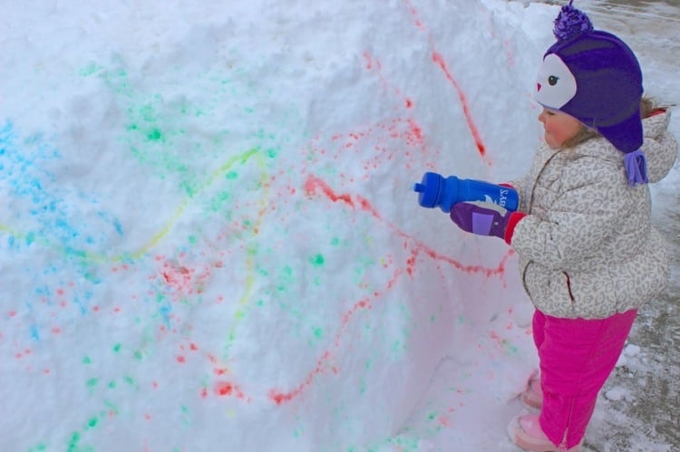aktivitäten für kinder winter schnee färben spritzflaschen basteln mit 3 jährigen weihnachten