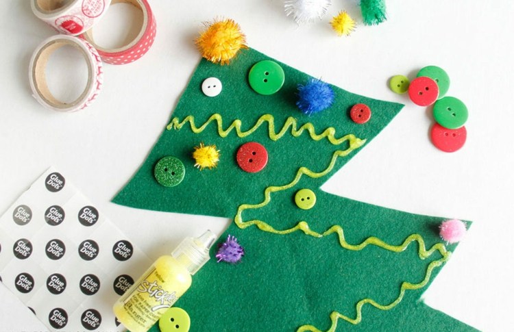 basteln mit 3-jährigen kindern zu weihnachten filz tannenbaum verzieren knöpfe