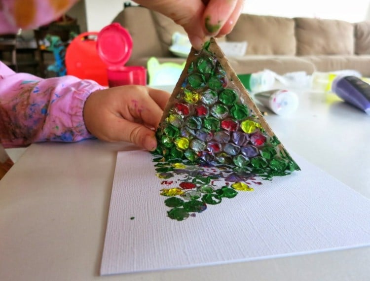 basteln mit 4 jährigen kindern weihnachten luftpolsterfolie tannenbaum weihnachtskarte