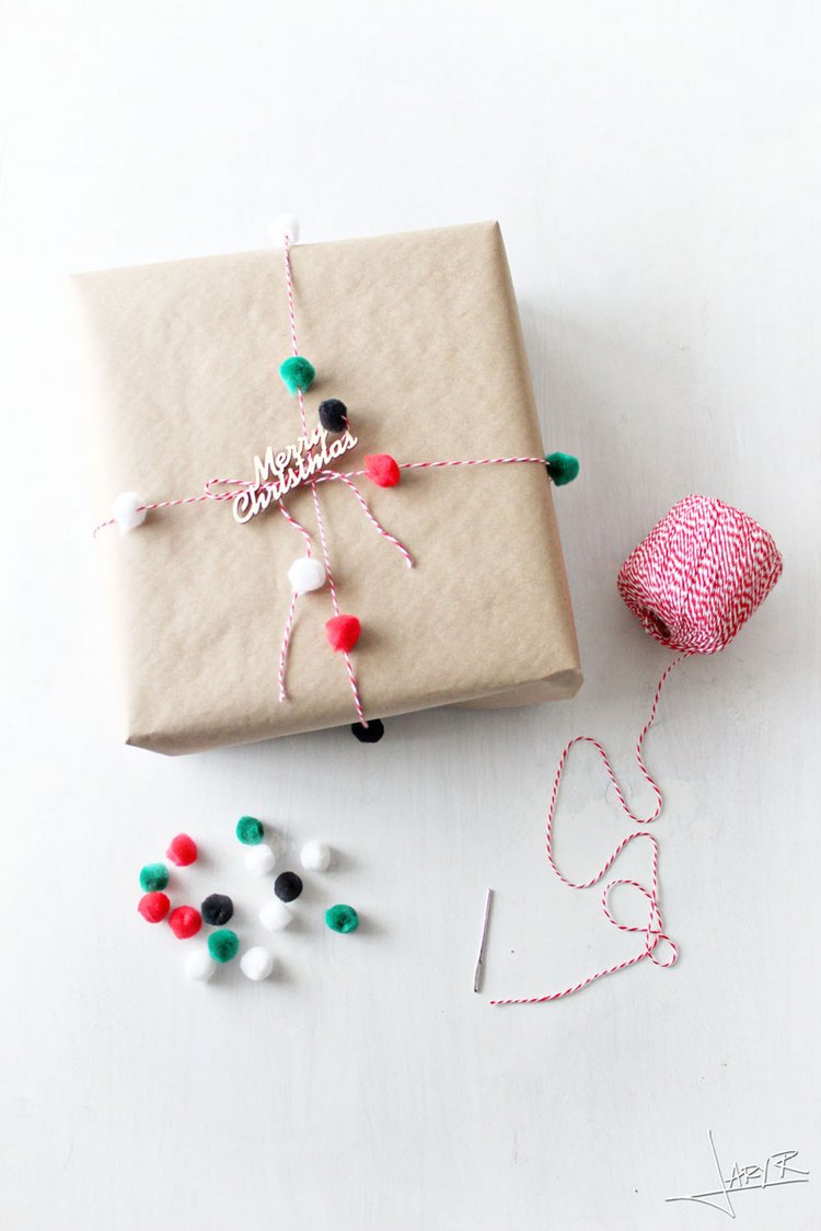 basteln mit wolle weihnachten passendes weihnachtsdeko was kann man mit wolle machen geschenkverpackung pompons garn faden