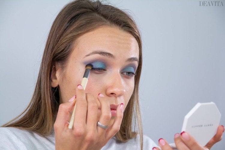 blauen Lidschatten Make-up-Look für Party