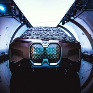 bmw inext vision elektrisches auto sav innovative technologie konzept luftgitter marke scheinwerfer vorderseite haube emblem