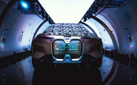 bmw inext vision elektrisches auto sav innovative technologie konzept luftgitter marke scheinwerfer vorderseite haube emblem