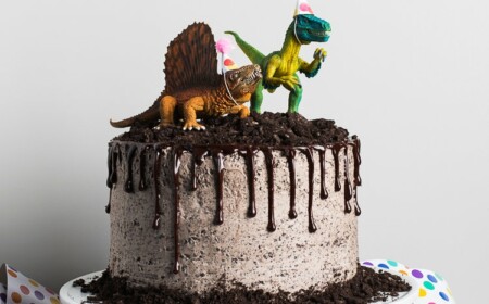 dinosaurier kuchen für kindergeburtstag oreo dekofiguren