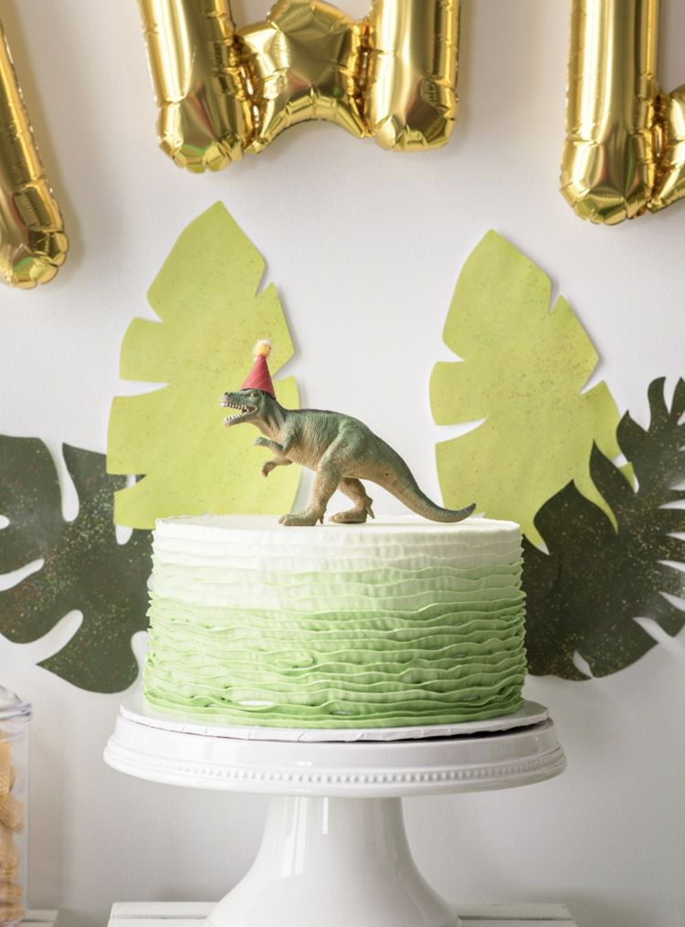 dinosaurier torte backen deko ideen spielfigur geburtstagskuchen
