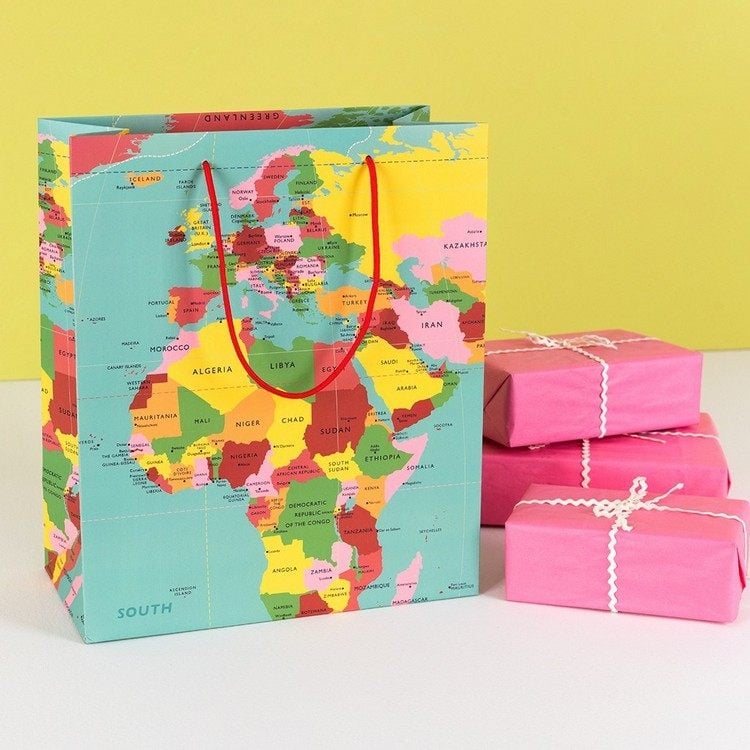 geschenkverpackung reisegutschein basteln kreative ideen urlaubgutschein geschenktüte afrika karte rosa verpackungen