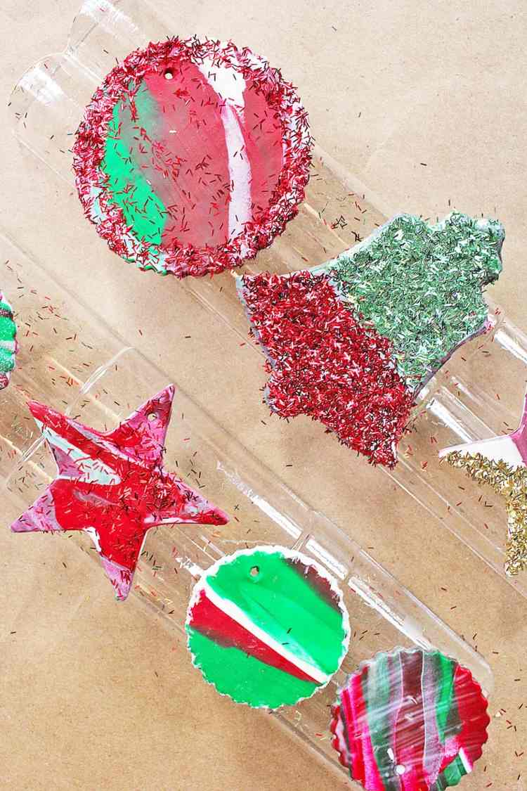 handgefertigte ornamente ton glitzer sterne basteln mit 3 jährigen kindern zu weihnachten glocke kugel