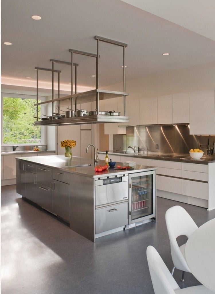 hängendes deckenregal metall moderne küche einrichten minimalistisch hängeregal decke