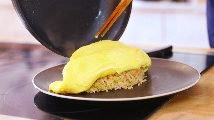 japanisches omelett reis rezept Omurice zubereiten gemüse hähnchenfleisch