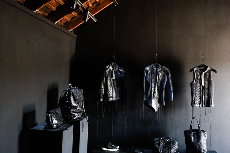 nachhaltige kleidung fischhaut arapaima modische accessoires bekleidungsstücke designer rucksack shop ausstellung