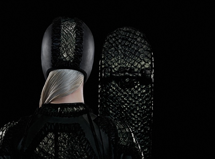 nachhaltige kleidung fischhaut arapaima modische accessoires bekleidungsstücke helm oberteil skateboard schwarz