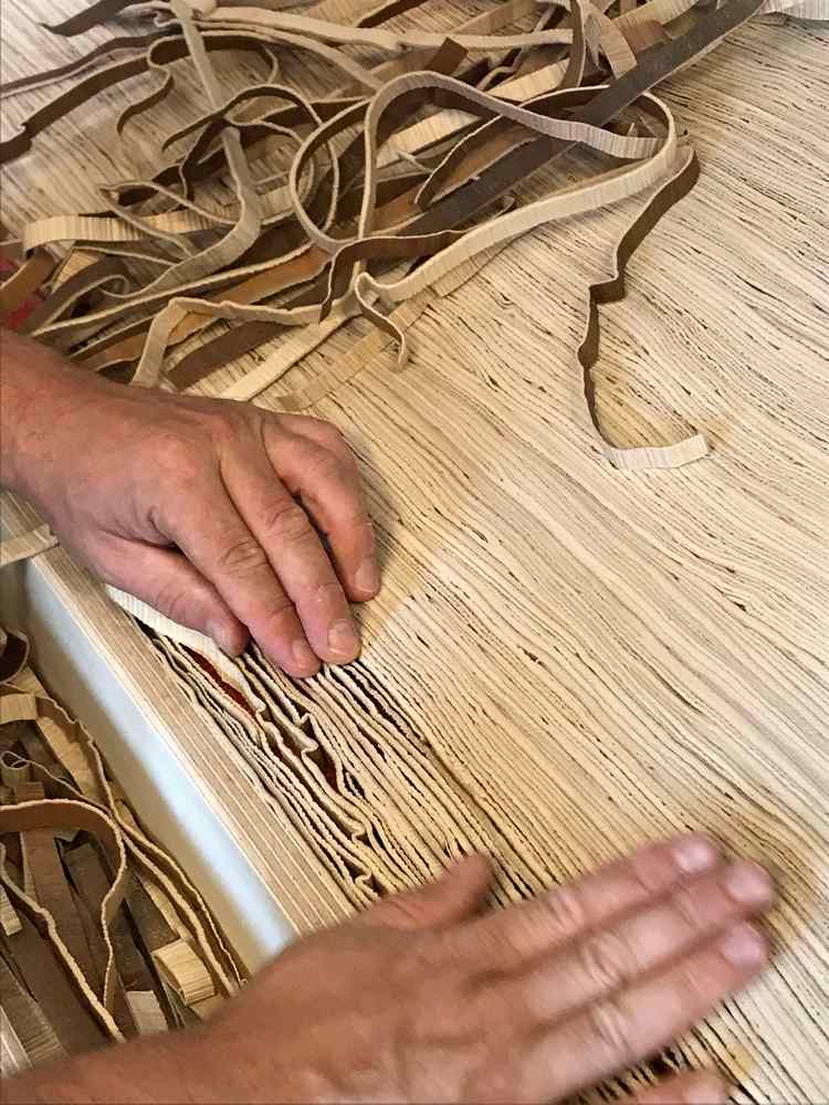 palmblätter teppich vegan nachhaltig alternative kuhfell bänder herstellung pozess handarbeit qualität