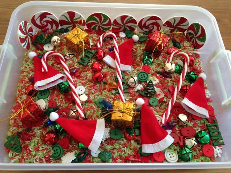 schatzkiste basteln mit 3 jährigen kindern zu weihnachten bunt reis zuckerstangen knöpfe