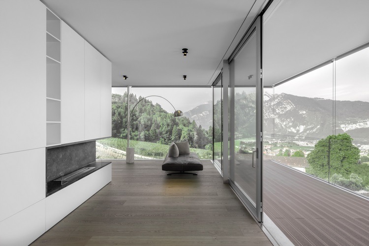 sichtbeton haus innenraum wohnzimmer modern couch möbel weiß terrasse