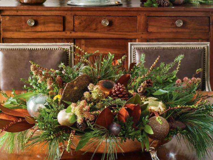 tannenzweige haltbar machen tisch weihnachtlich dekorieren arrangement natürliche materialien 