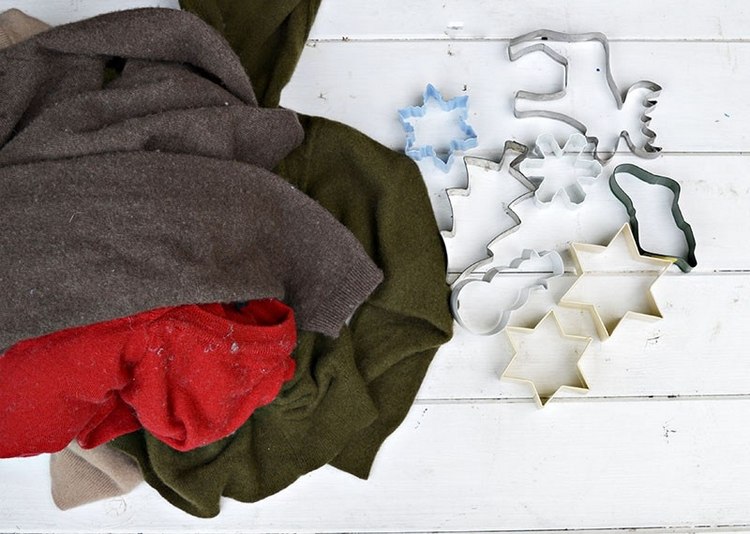weihnachtsdeko aus recycling basteln weihnachtsbasteleien kinder ausstechförmchen wollpullover altkleider