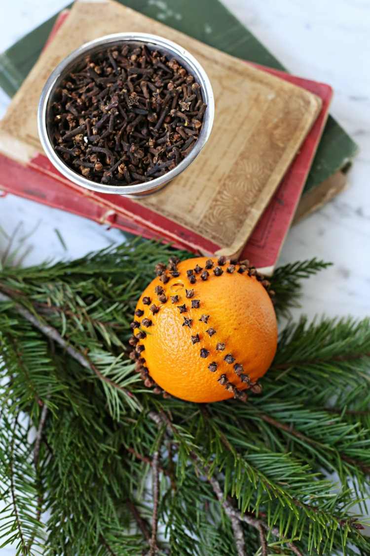 weihnachtsdeko orangen mit nelken dekorieren muster