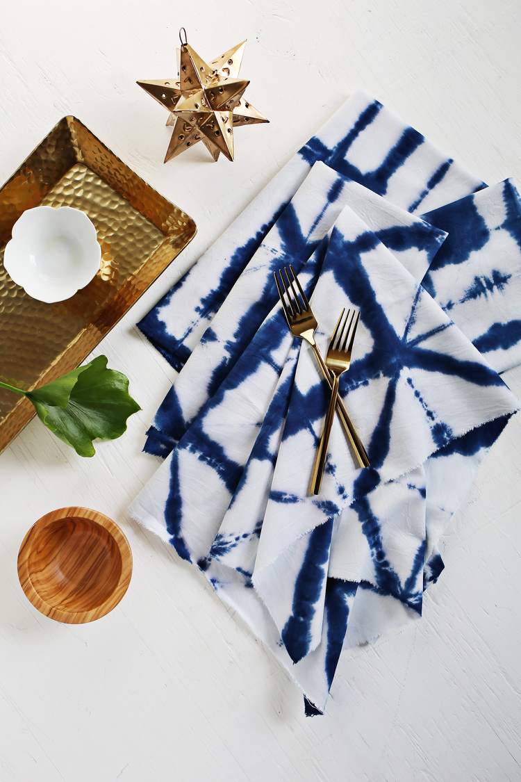 weihnachtsdeko trends pinterest servietten färben blau
