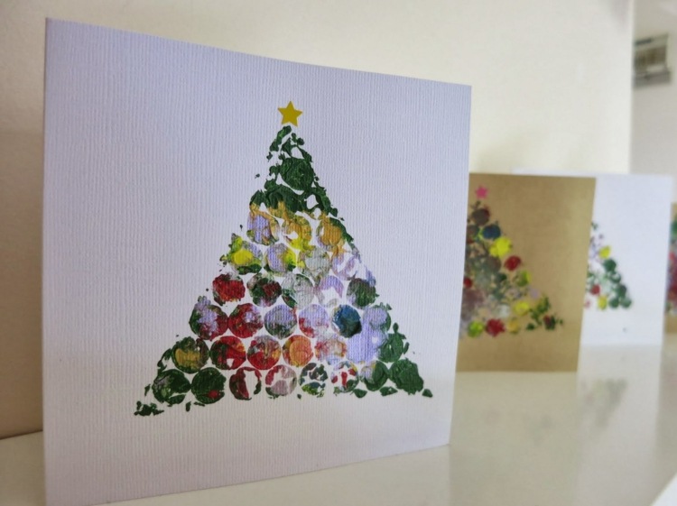 weihnmachtskarten basteln farbe luftpolsterfolie stempeln basteln mit 4 jährigen kindern weihnachten