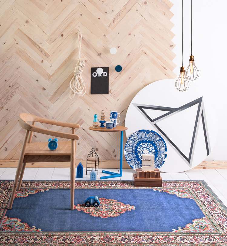 Perserteppich blau wunderschön in Kombination mit hellem Holz