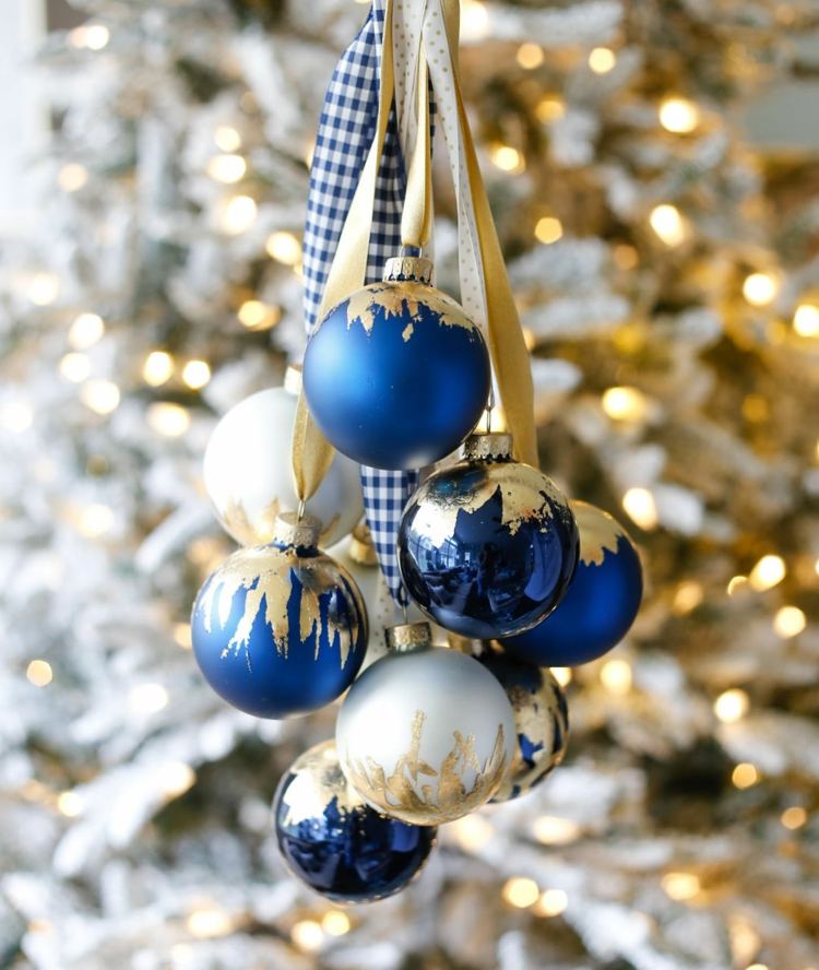 alte weihnachtskugeln verschönern basteln mit goldfolie elegant festlich