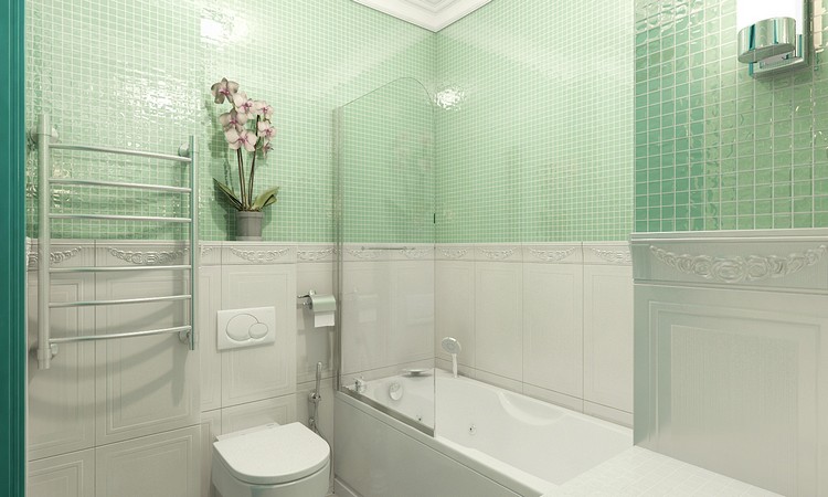 badezimmer 6 qm gestalten einrichten möglichkeiten renovierung handtuchhalter badewanne spiegelnde fliesen hellgrün blume
