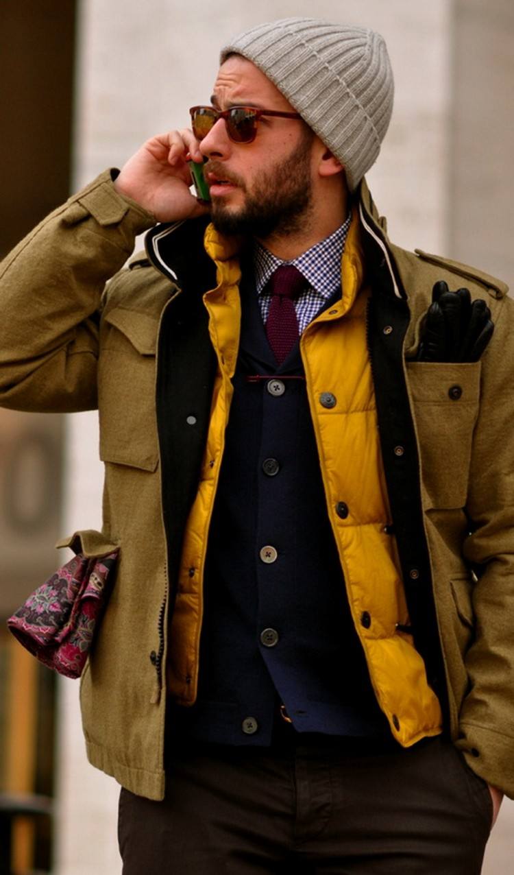 daunenjacke stylen ideen kombinationen coole outfits kombinieren gelb daunenweste arbeitskleidung karohemd wollweste