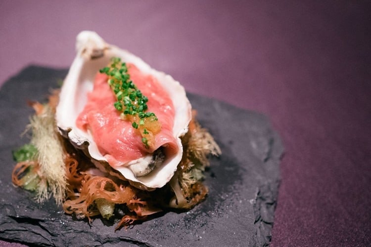 die besten michelin sterne köche rangliste ausgezeichnete kulinariker gastronomen weltweit seiji yamamoto gericht rohes fleisch