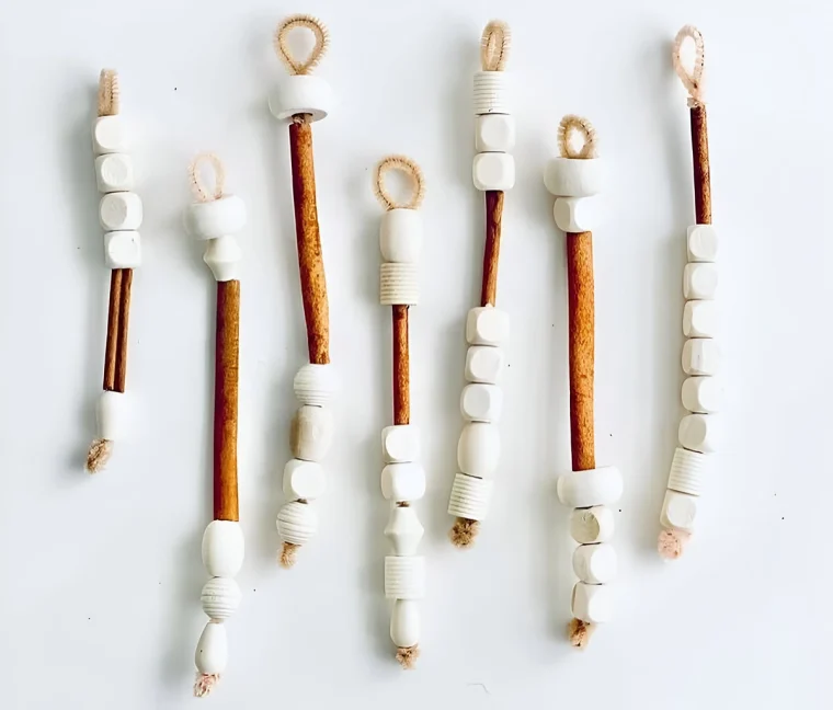 Eiszapfen-Deko-selber-machen-Tolle-Bastelprojekte-f-r-effektvollen-Weihnachtsschmuck