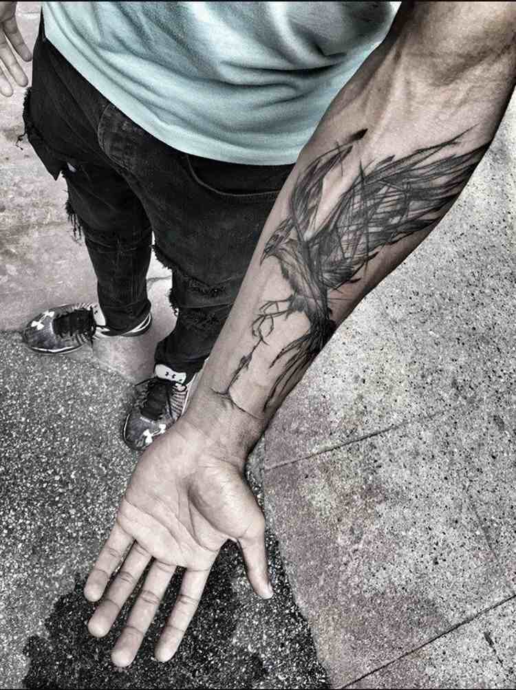 phönix tattoo designs tätowierungen feuer vogel mythologie schwarz graphisch unterarm platzierung