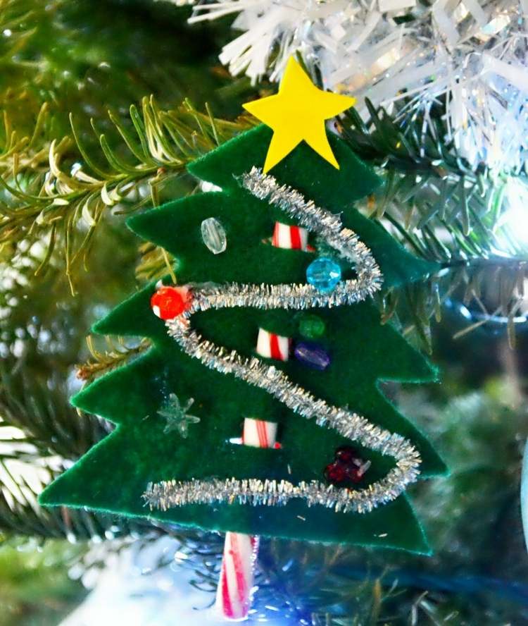 weihnachtsschmuck basteln ornamente filz girlande perlen zuckerstangen deko