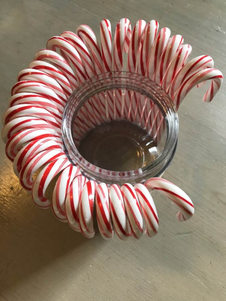 zuckerstangen deko glas vase dekorieren bastelideeen zu weihnachten