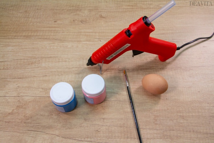 Ei mit Heißklebepistole dekorieren benötigte Materialien