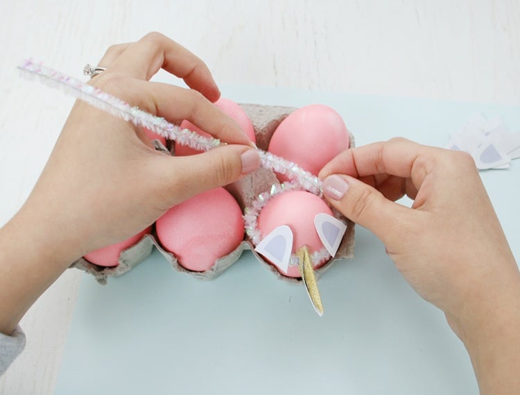 Einhorn Ostereier selber machen Papierohren rosa